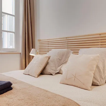 Apartamento L'élégance à , Central, 1 Min De La *