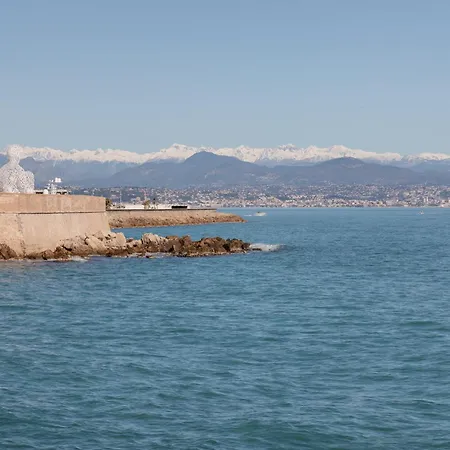 L'elegance A , Central, 1 Min De La * Antibes