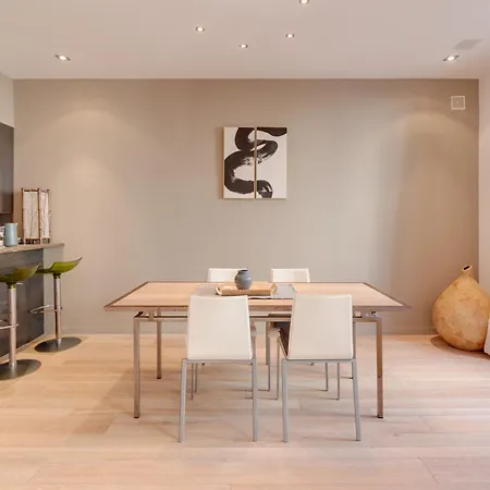 L'elegance A , Central, 1 Min De La