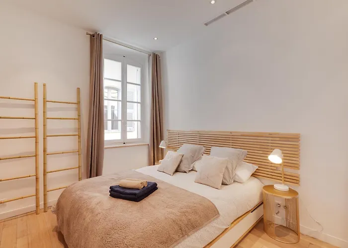 Apartment L'elegance A , Central, 1 Min De La